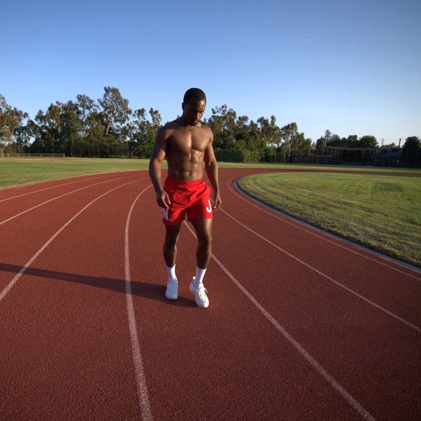 RUN CLUB SHORTS (RED) - Just2Nice